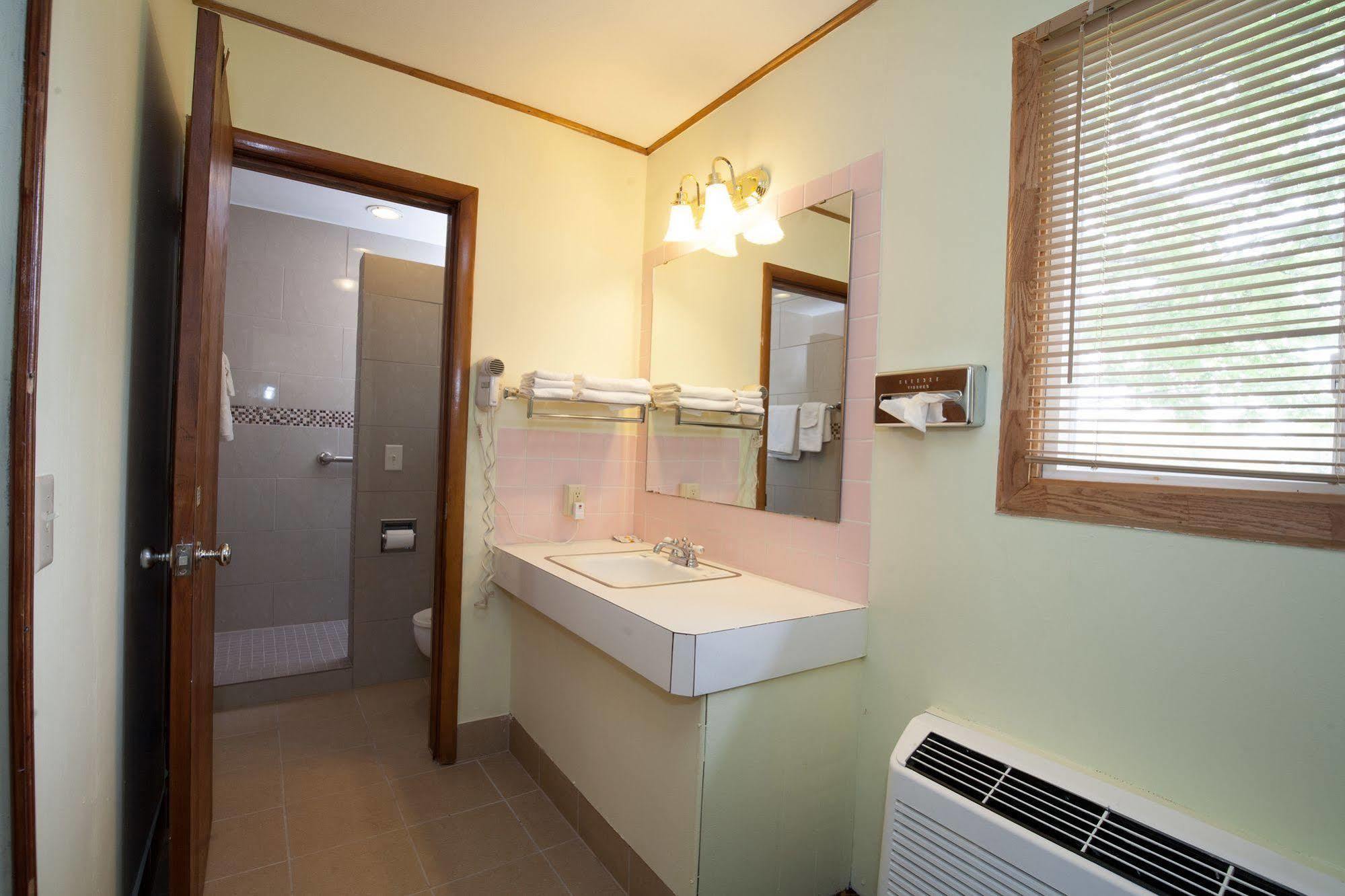 Park Motel Marshfield Bagian luar foto